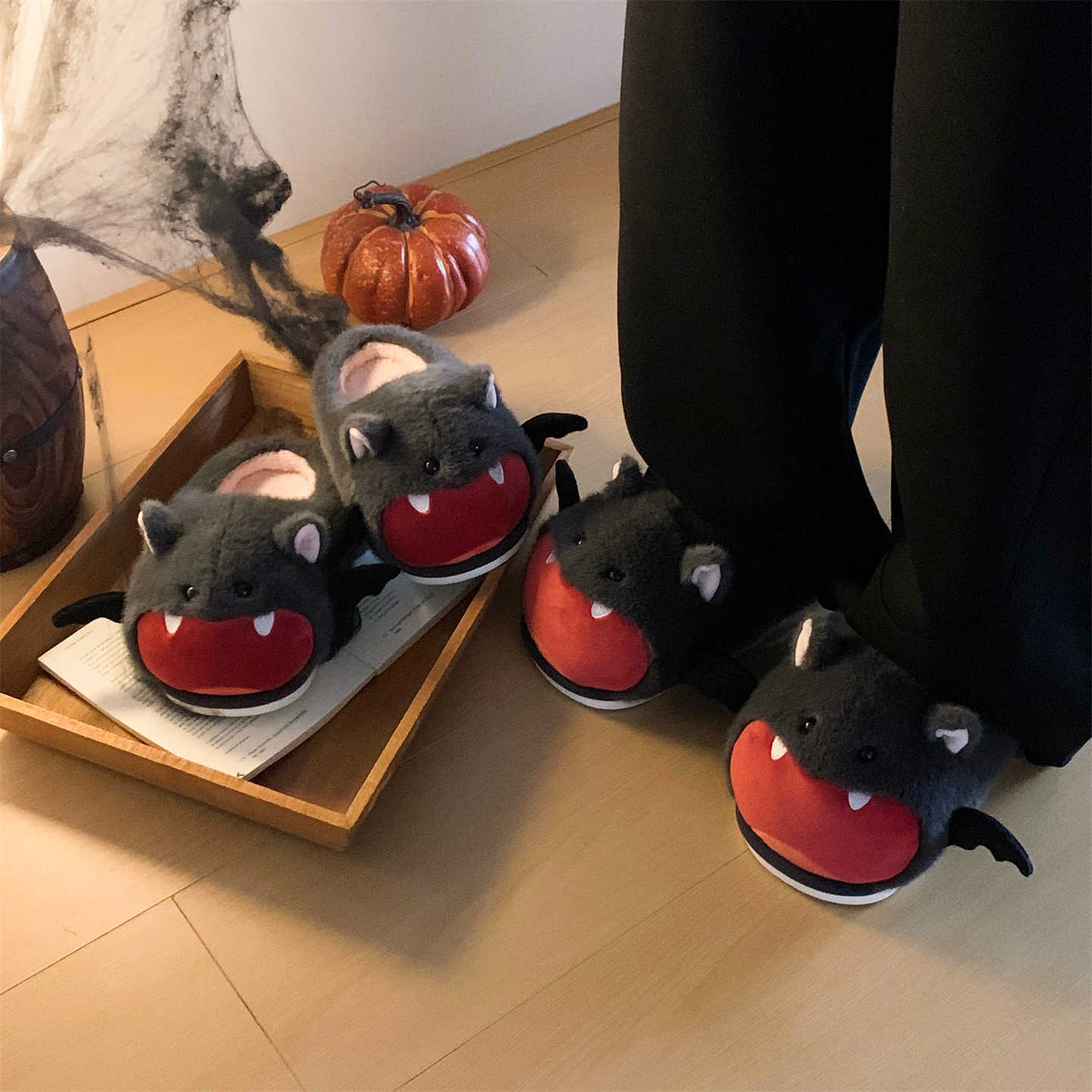 Halloween Bat Plush Slippers W - Sewing House 评论和价格
